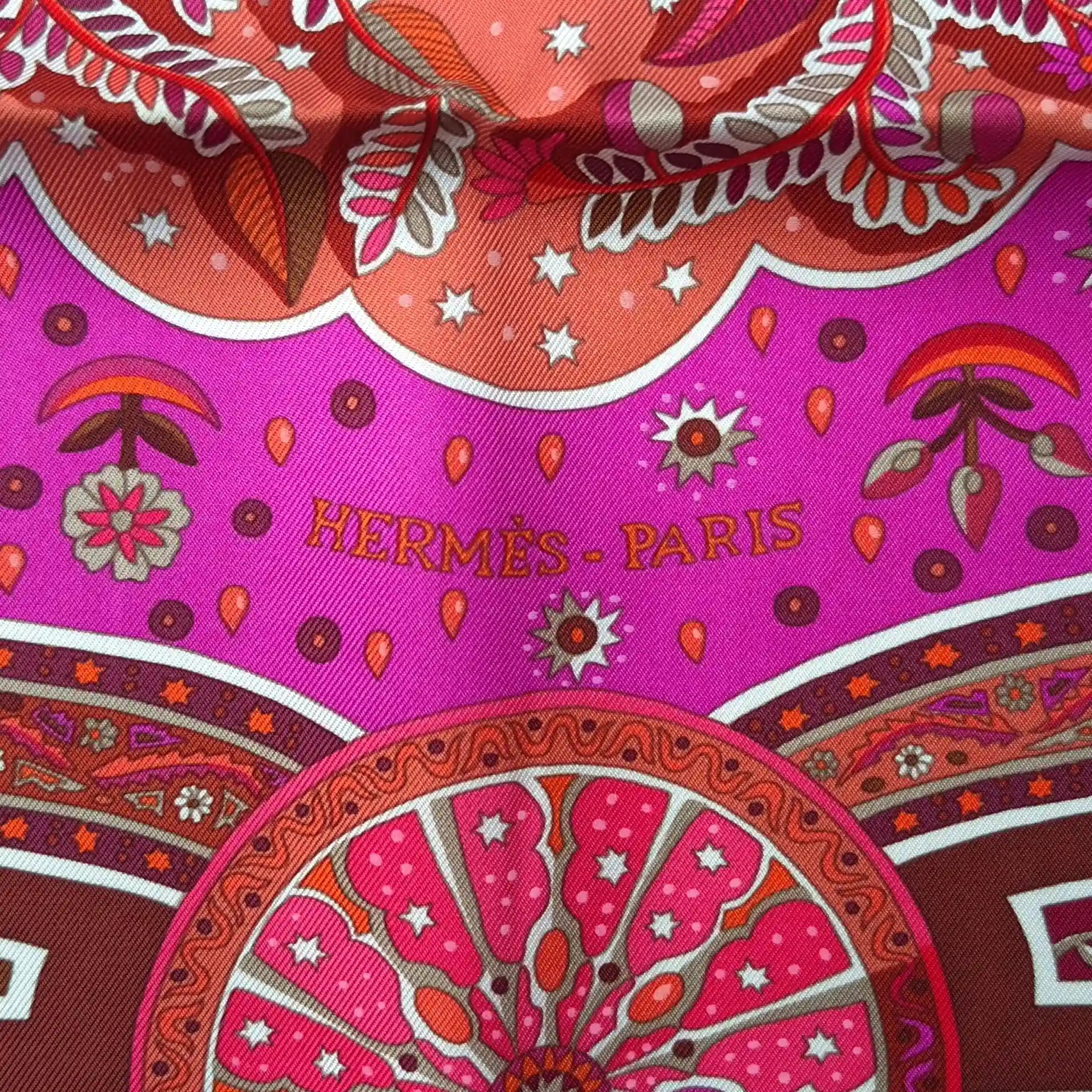 hermes aux portes du palais christine henry silk scarf pink fuchsia orange oriental detail