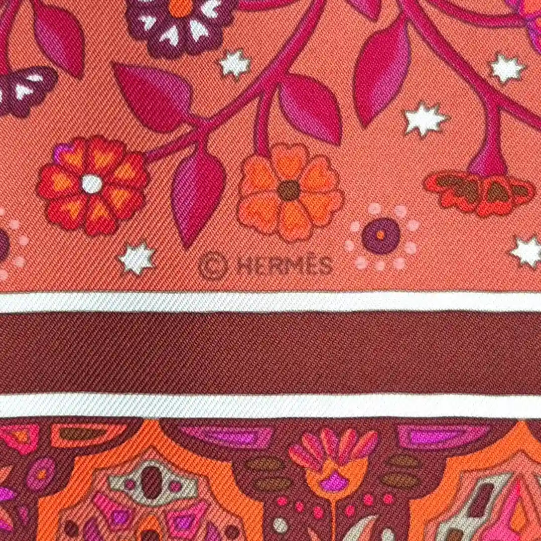 hermes aux portes du palais christine henry silk scarf pink fuchsia orange oriental detail