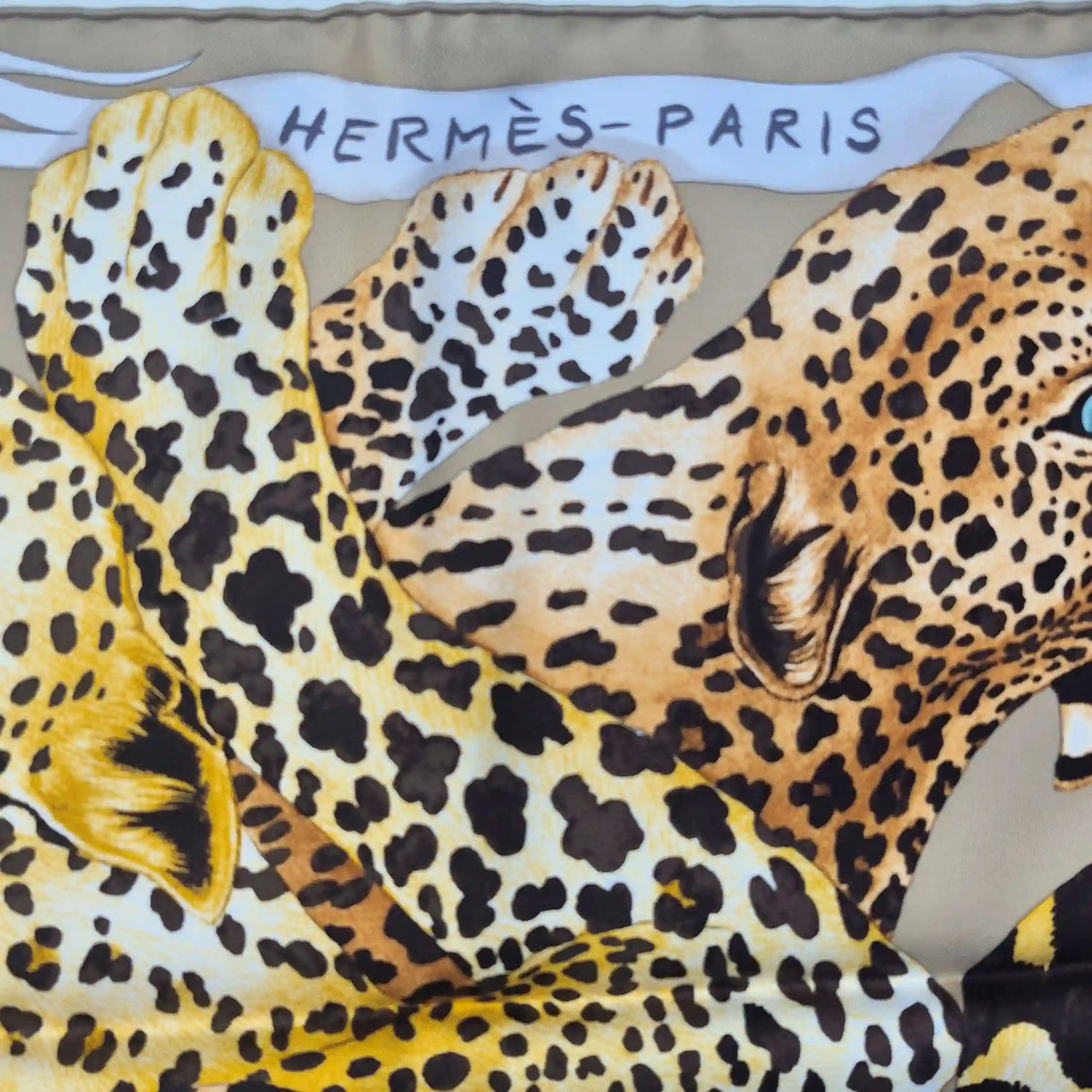hermes lazy leopardesses arlette ess silk scarf khaki brown anthracite leopards