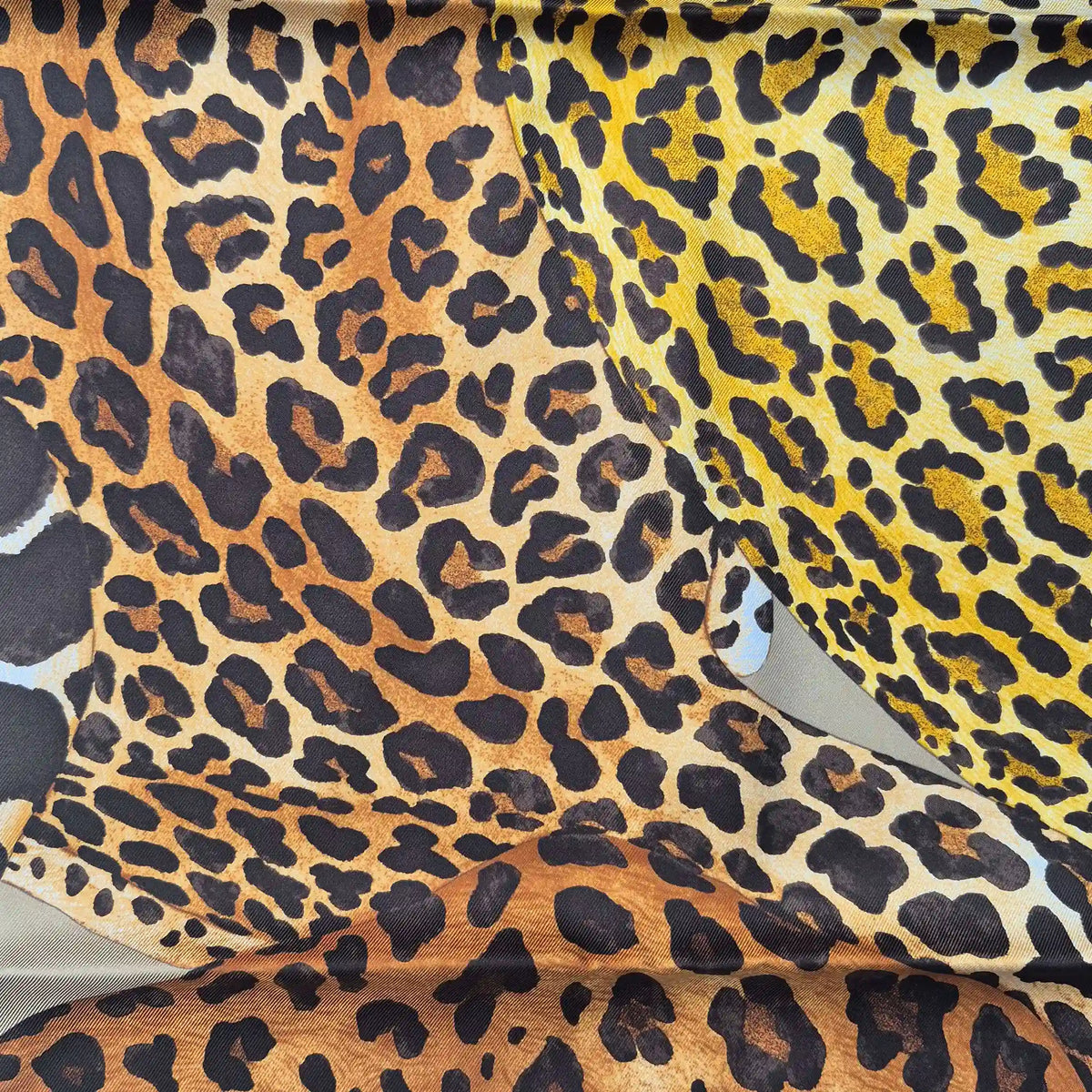 hermes lazy leopardesses arlette ess silk scarf khaki brown anthracite leopards