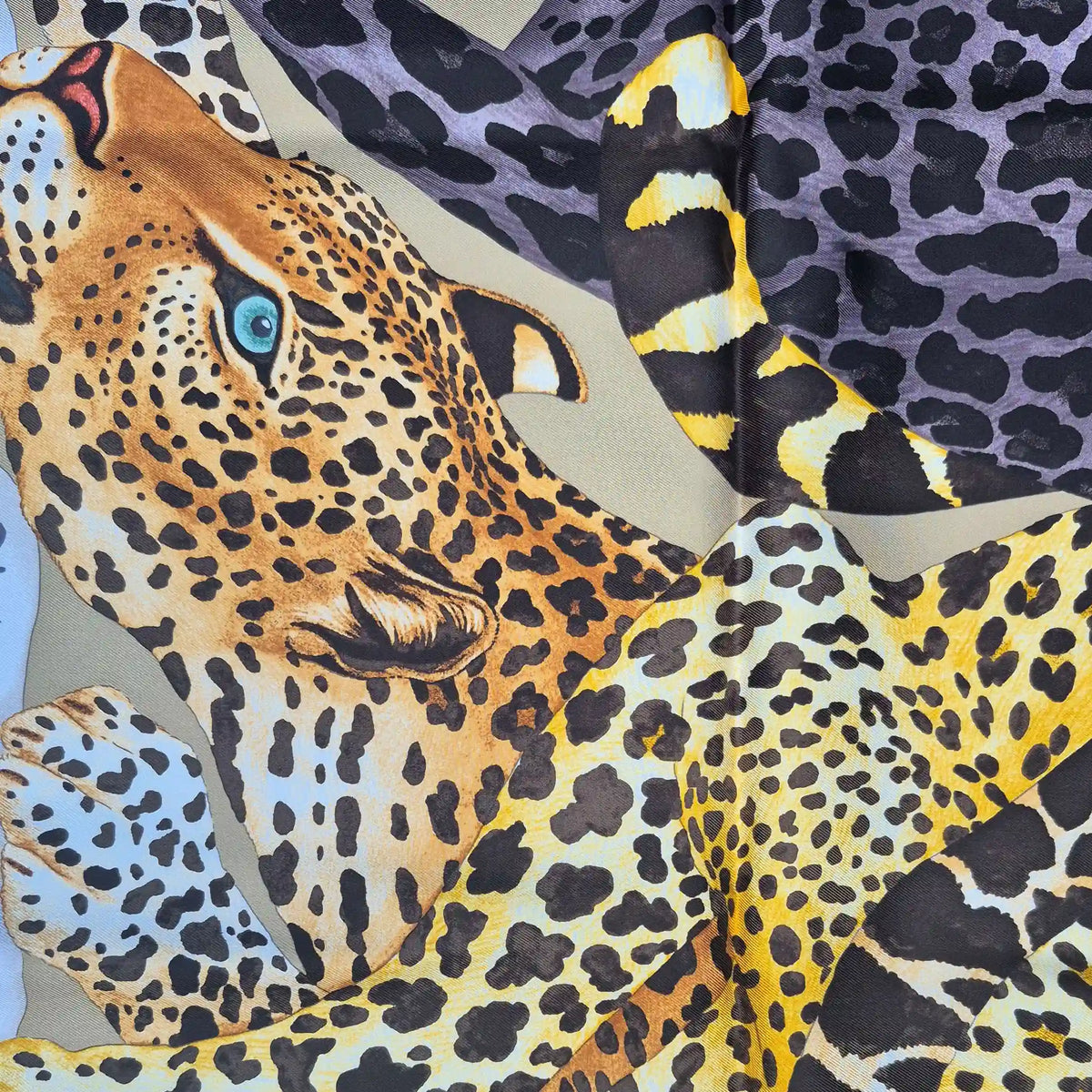hermes lazy leopardesses arlette ess silk scarf khaki brown anthracite leopards
