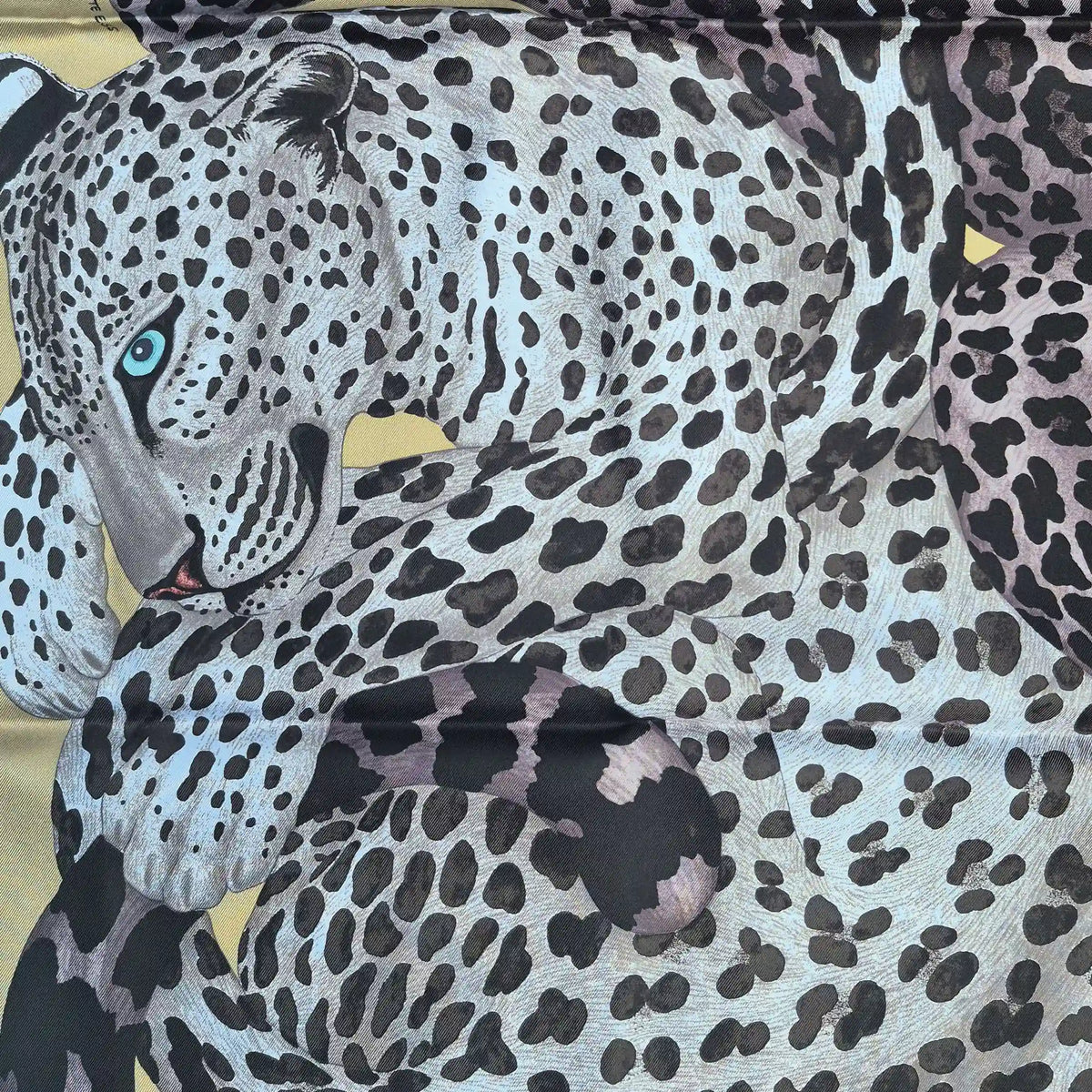 hermes lazy leopardesses arlette ess silk scarf khaki brown anthracite leopards