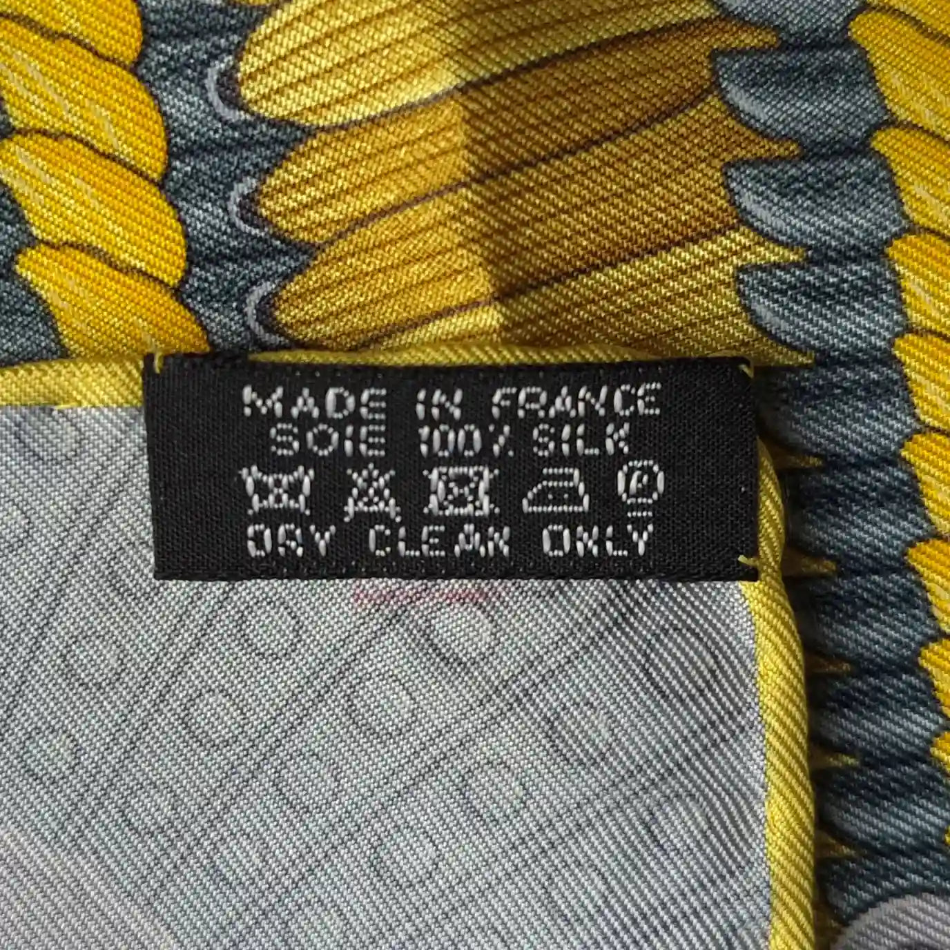 hermes parures des samourais aline honore silk scarf blue yellow japanese armor detail