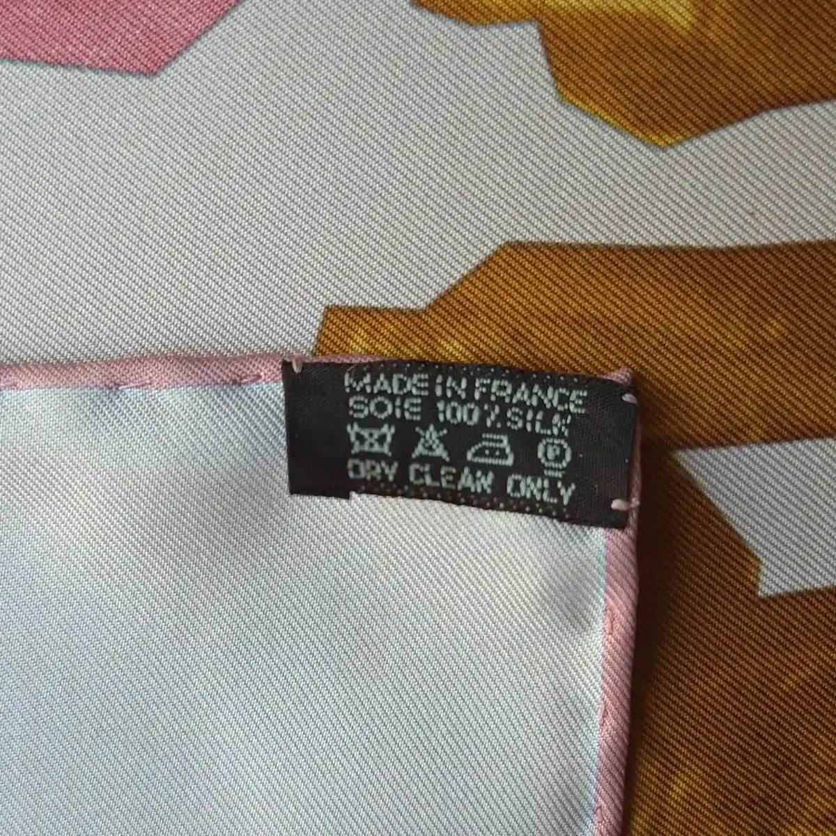 hermes pierre loti ame voyageuse cyrille diatkine silk scarf pink pop art collage