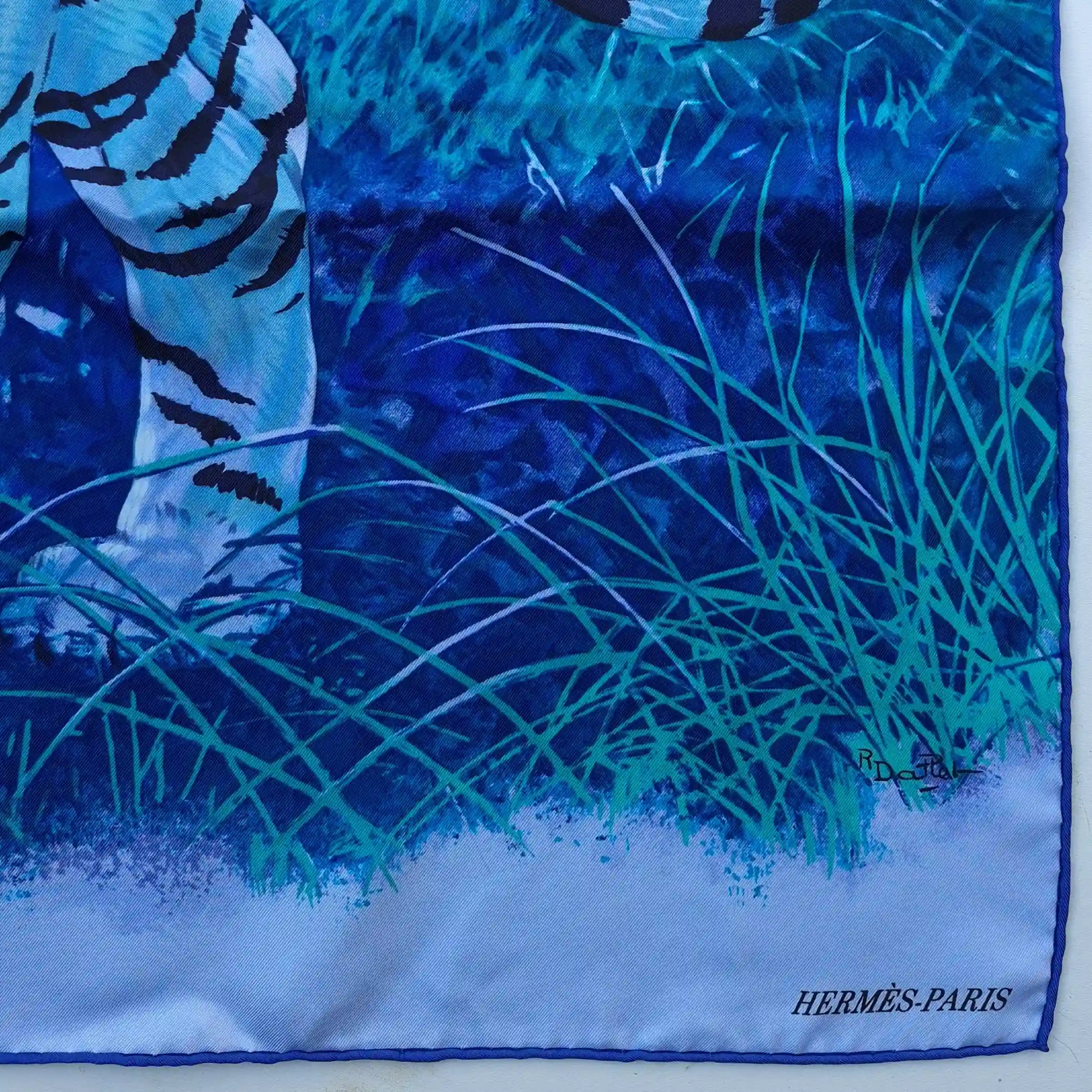 hermes tigre du bengale robert dallet silk scarf blue bengal tiger detail