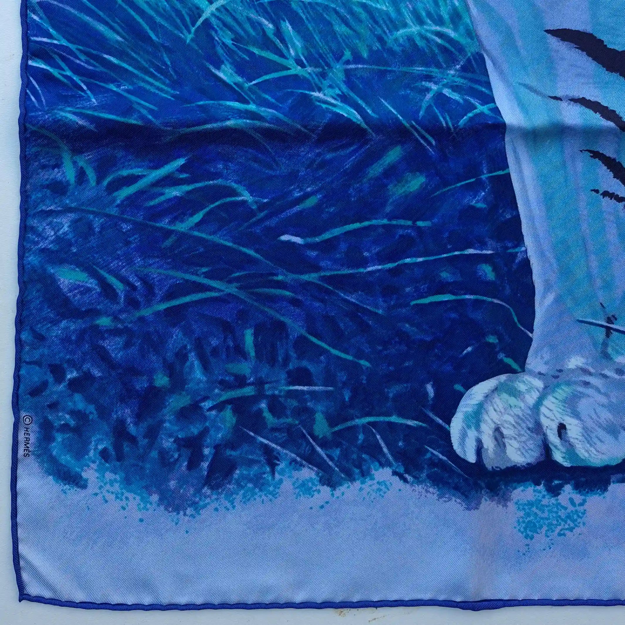 hermes tigre du bengale robert dallet silk scarf blue bengal tiger detail