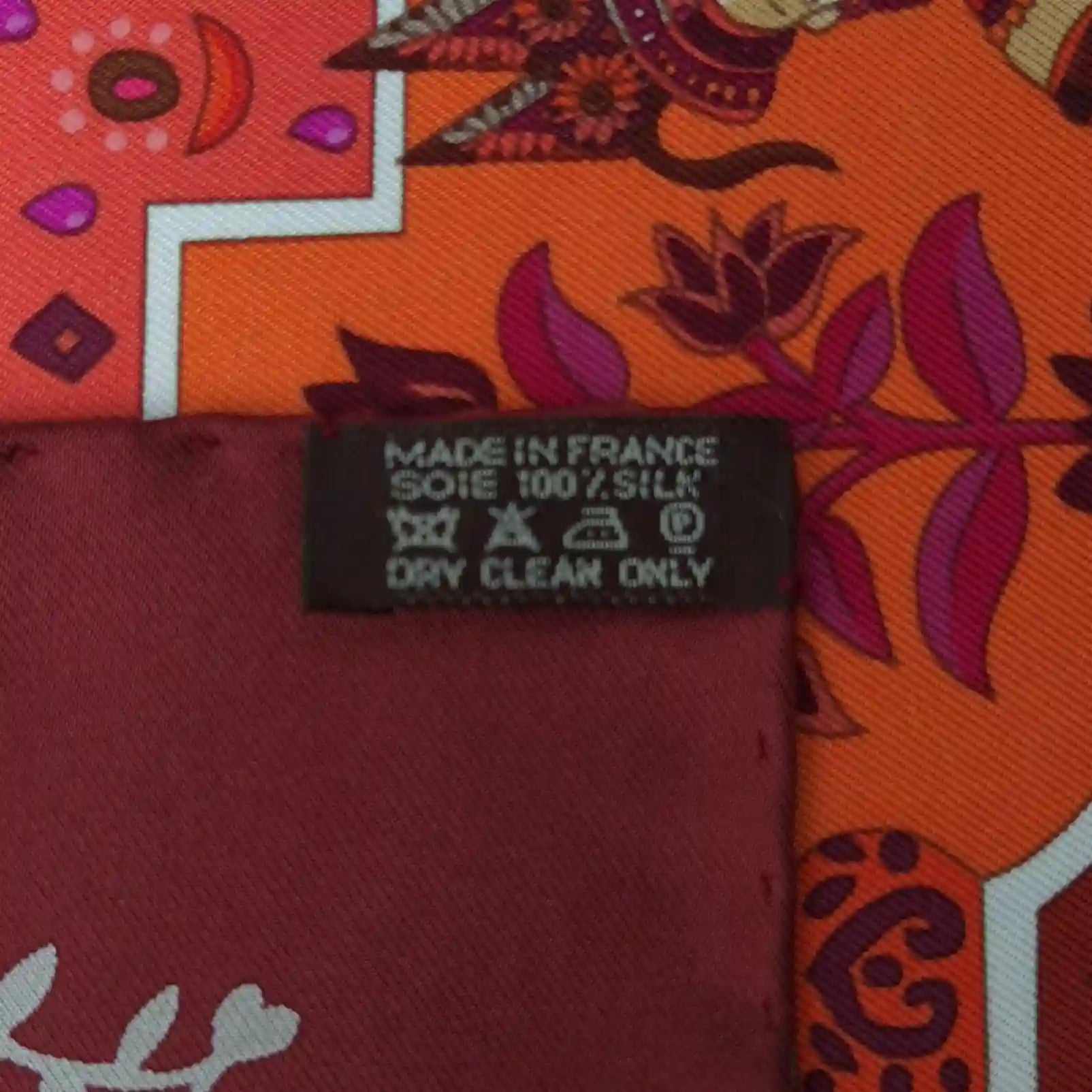hermes aux portes du palais christine henry silk scarf pink fuchsia orange oriental detail 