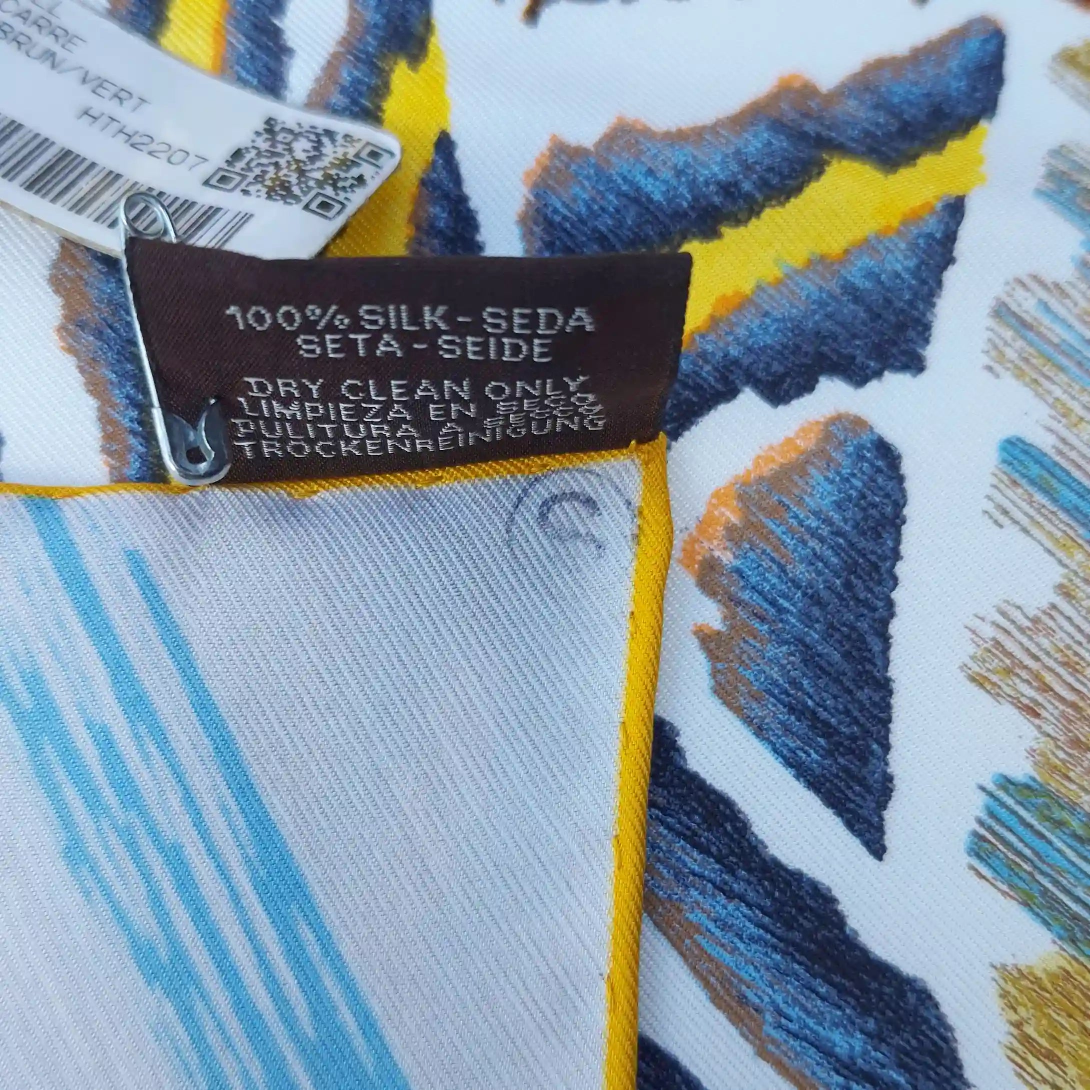 hermes le chat carre florence manlik silk scarf yellow brown tiger cat graphic detail