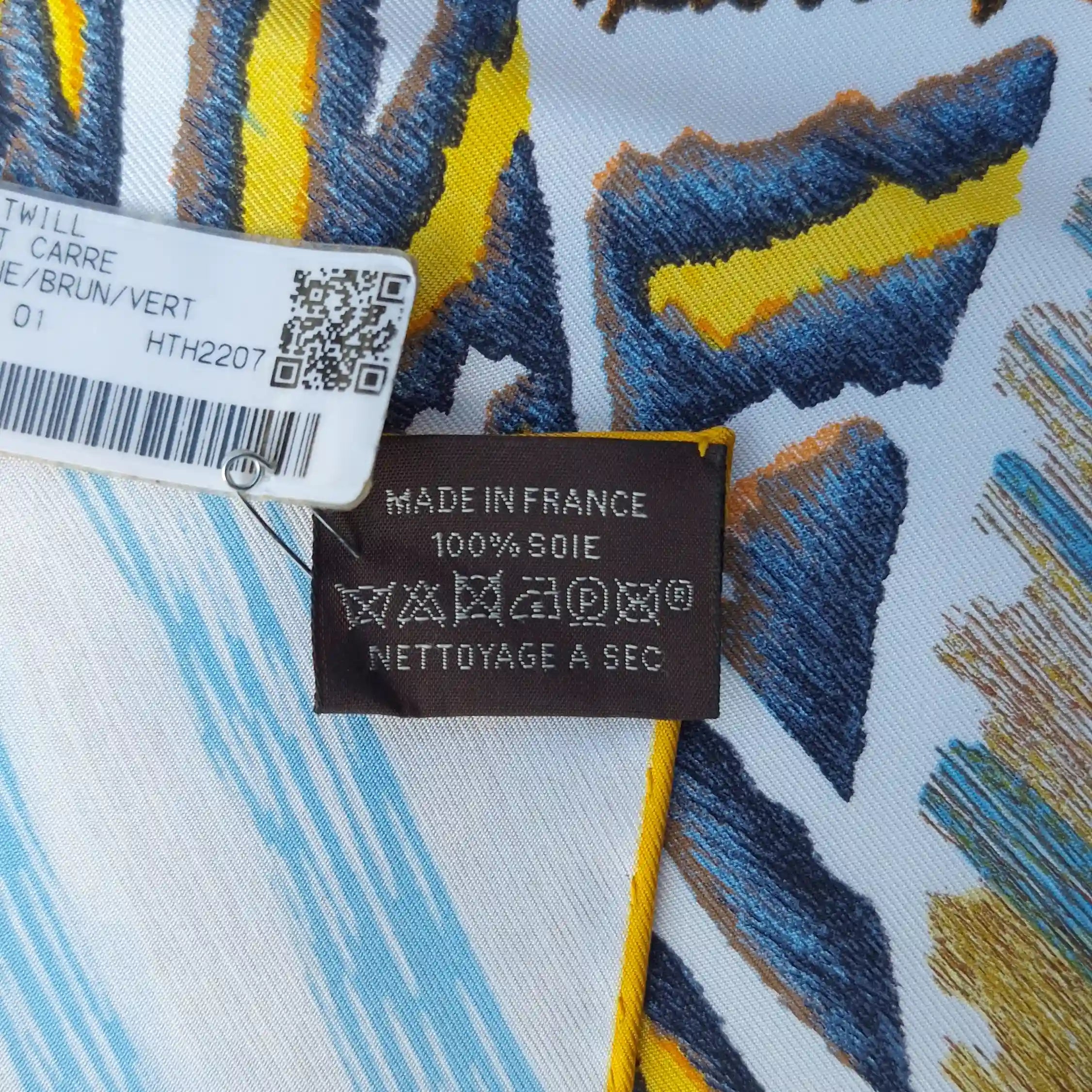 hermes le chat carre florence manlik silk scarf yellow brown tiger cat graphic detail