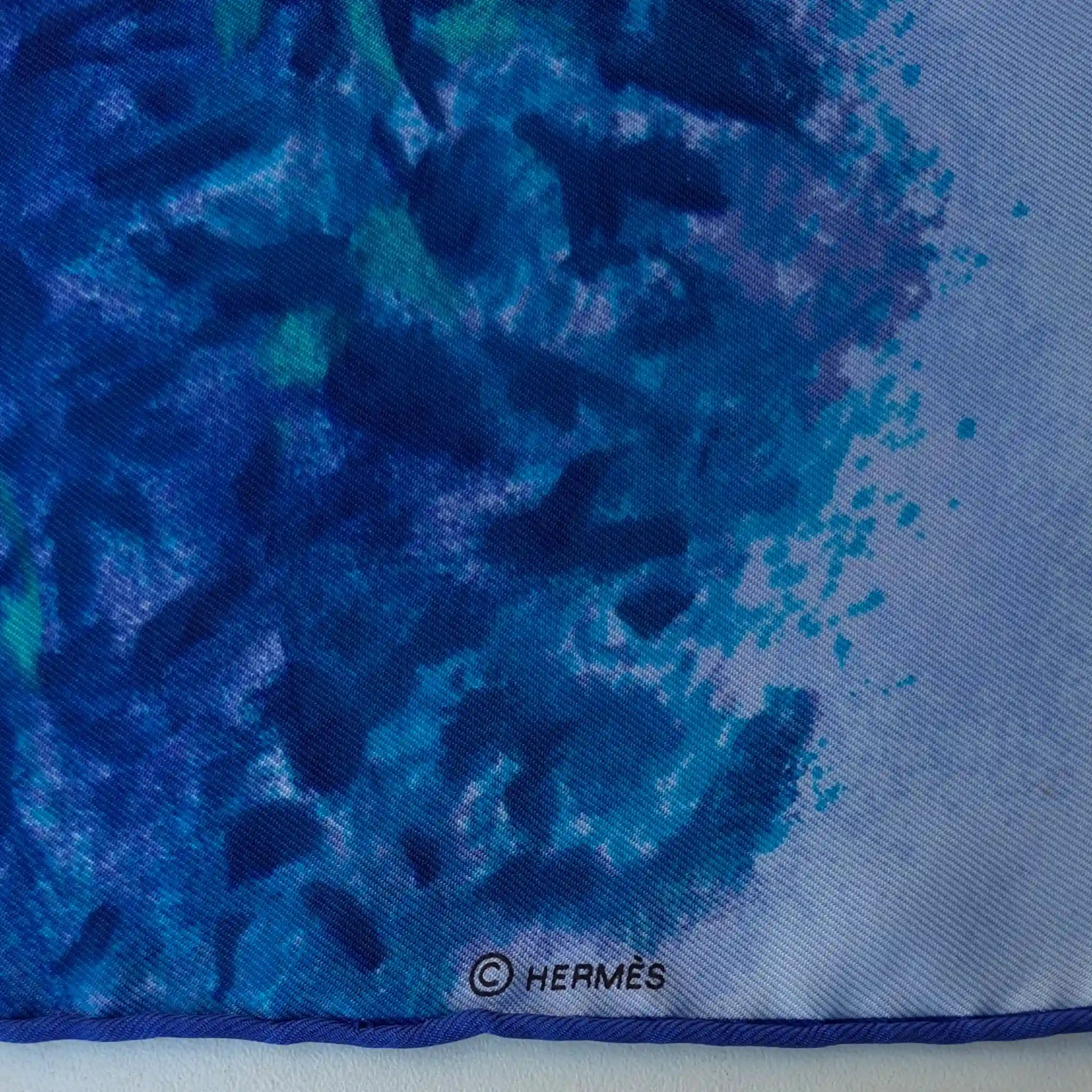 hermes tigre du bengale robert dallet silk scarf blue bengal tiger detail