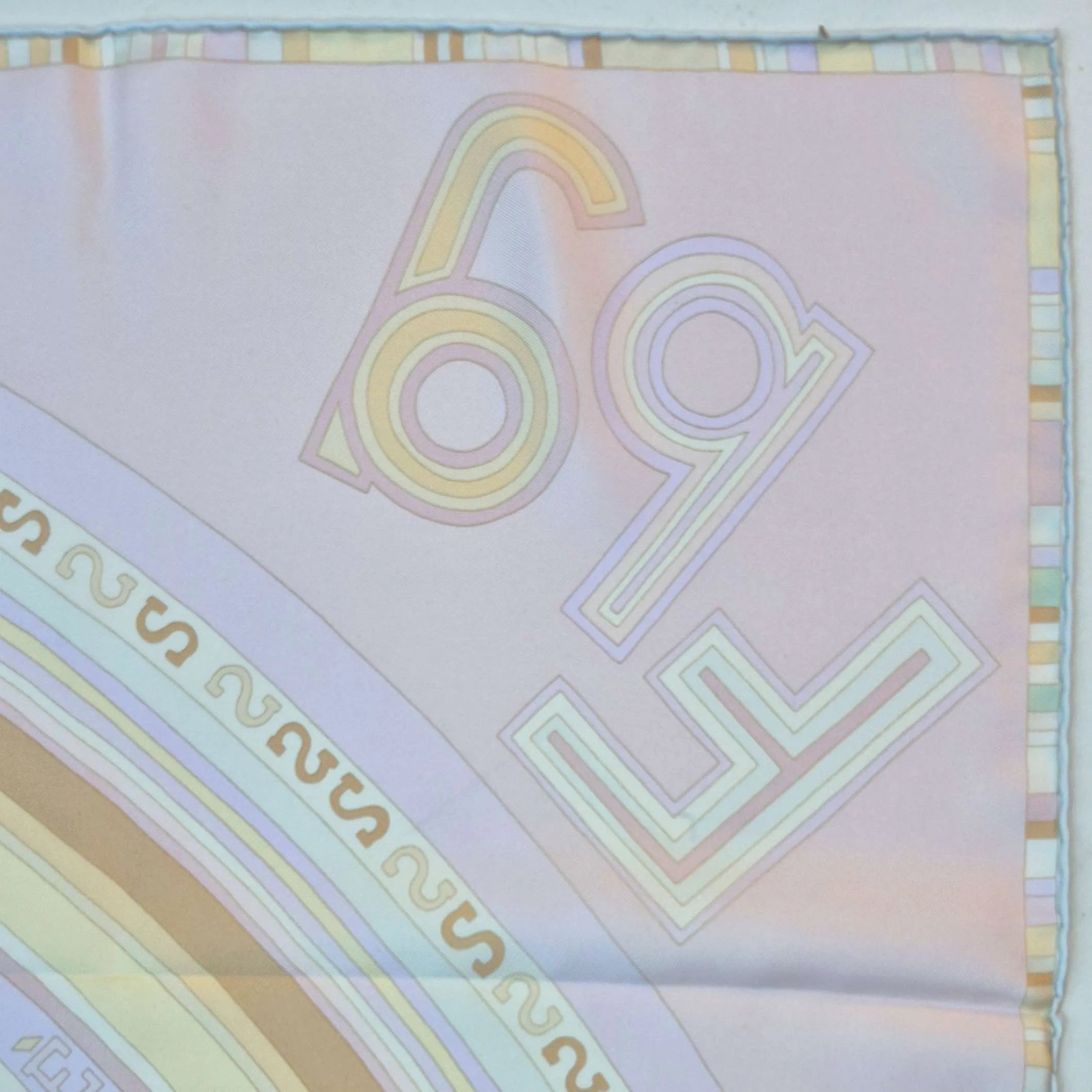 hermes tohu bohu claudia stuhlhofer mayr silk scarf lilac pastel concentric typography